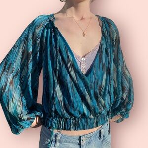 Peach Love California Medium Turquoise & Black Elastic Waist Blouse Sheer Sleeve